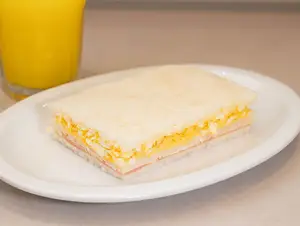 Sándwich de jamón y huevo