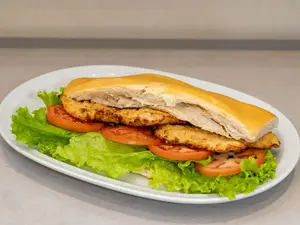 Suprema tomate y lechuga