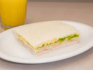 Triple jamón, lechuga y huevo