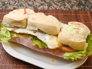 Sándwich de milanesa completa