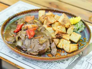 Cuadril con papas y verduras