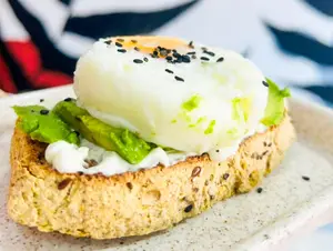 Avocado toast clásico