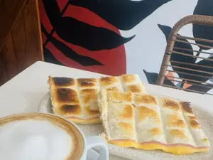 Sandwich medio tostado de miga