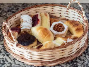 Docena De Facturas Surtidas