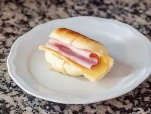 Medialuna Jamon & Queso