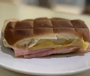 Tostado Pebete Jamón y Queso