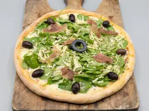 Pizza jamón crudo, rúcula