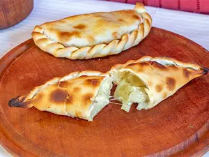 Empanada de cebolla y queso