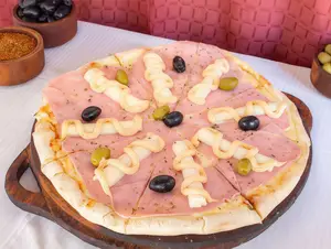 Pizza mozza jamón y palmitos
