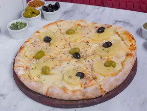 Pizza mozzarella con ananá