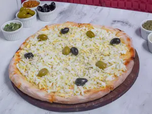 Pizza mozzarella con huevo
