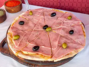 Pizza mozzarella con jamón