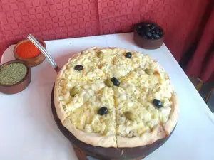 Pizza mozzarella con roquefort