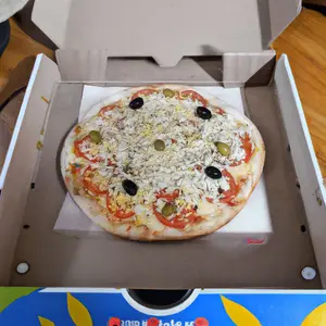 Pizza napolitana con huevo