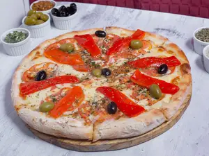 Pizza napolitana con morrón