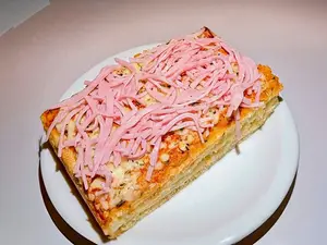 Pizza de jamón y muzzarella