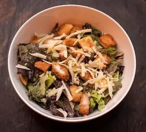 Ensalada caesar con pollo