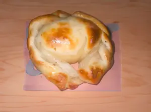 Empanada de jamón y muzzarella