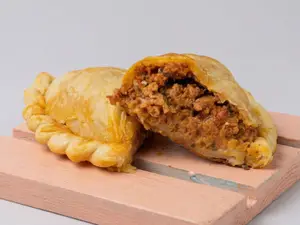 Empanada frita carne picante