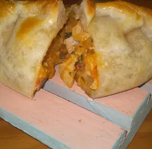 Empanada frita de pollo