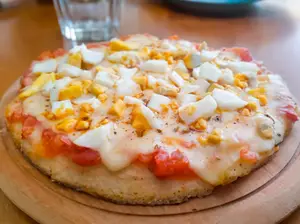 Pizza c/muzzarella y huevo