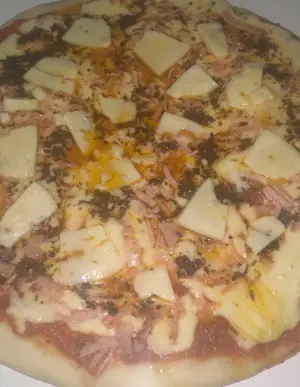 Pizza con panceta y provolone