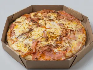 Pizza de muzzarella con jamón