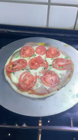 Pizza jamon y tomate