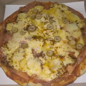 Pizza provolone con jamón