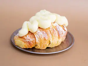 Croissant Con Pastelera