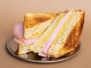 Tostado de lomito y queso