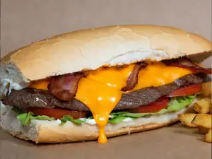 Lomito cheddar bacon c/ fritas