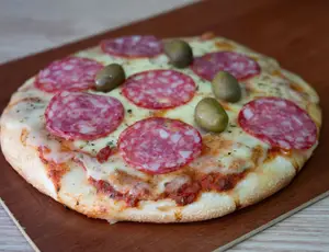 Pizza Individual Calabresa