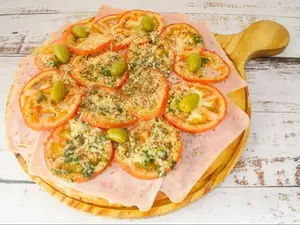 Pizza Napolitana y Jamón