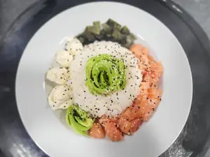 Poke Bowl De Salmon