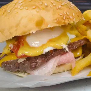 Doble hamburguesa de la casa