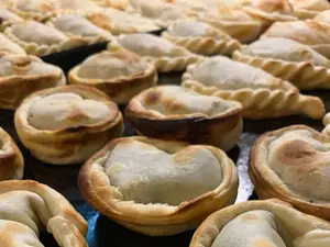 6 empanadas