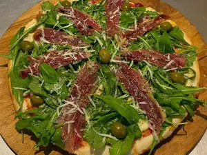Jamón crudo y rucula