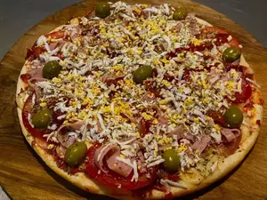 Tomate, jamón, morrón y huevo