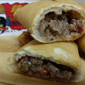 Empanada de carne picante frit