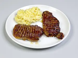 Bife de chorizo con guarnición