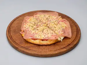 Pizza CHICA Con Jamón Y Huevo