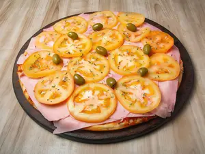 Pizza chica napolitana y jamón