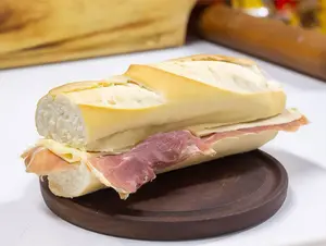 Sándwich de jamón crudo y ques