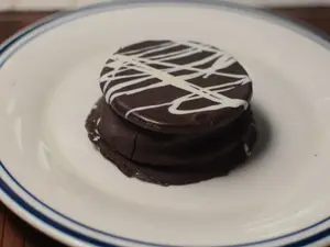 Alfajor bañado en choco grande unidad