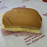 Pebete jamón y queso