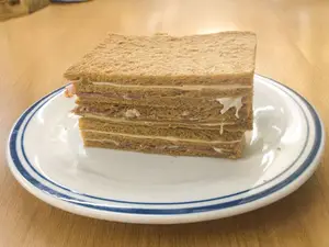 Sándwich De Jamon Crudo Y Queso Cada Uno