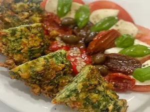 1/2 bocadillo acelga y caprese