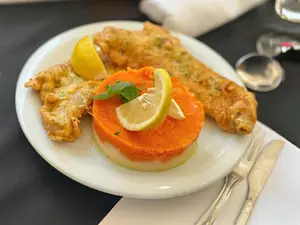 Filete de merluza con puré