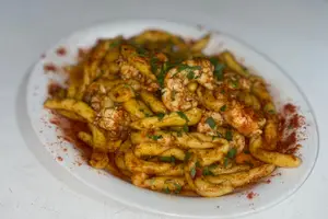 Fusiles con gambas al ajillo